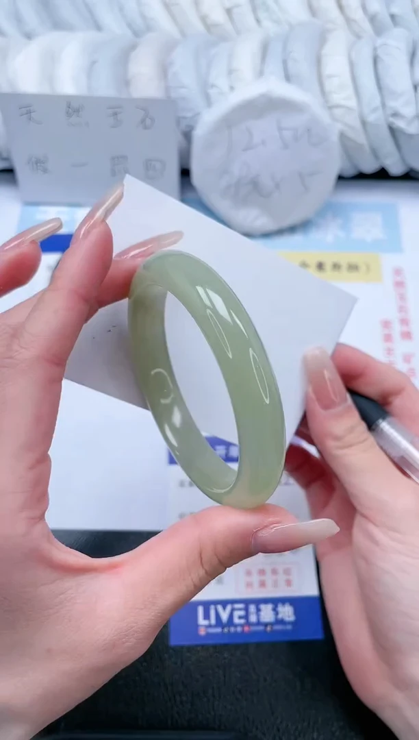 【闪购商品】石英质玉手镯未镶嵌T168-56.6