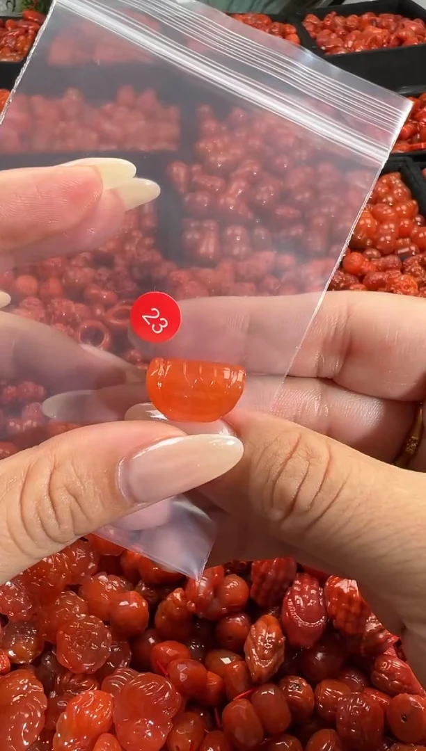 颈饰未镶嵌南红玛瑙1