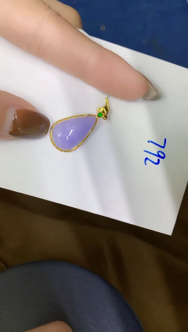 颈饰18K金镶嵌翡翠缅甸天然翡翠A货