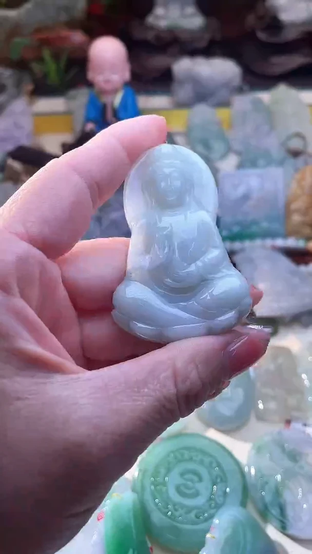 翡翠未镶嵌颈饰观音