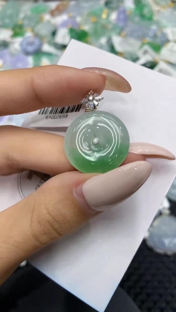 颈饰18K金镶嵌翡翠111111111111