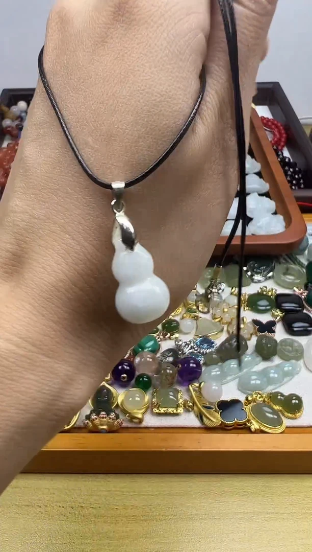 吊坠(不含链)未镶嵌翡翠 吊坠(不含链) 未镶嵌 翡翠