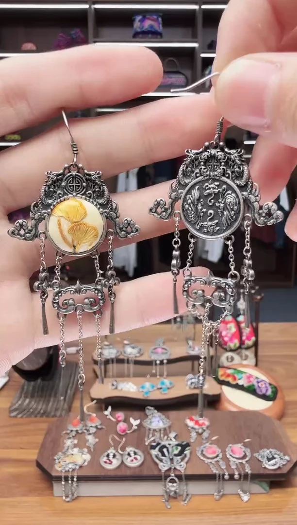 织绣58蒙阿苏苗绣传承店