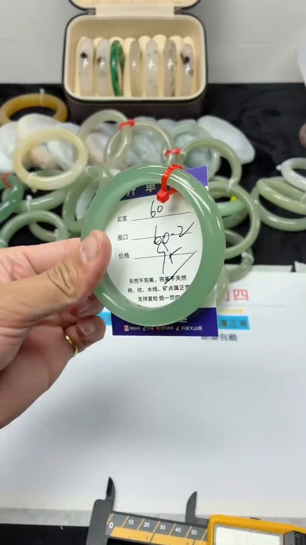 未镶嵌手镯石英质玉60