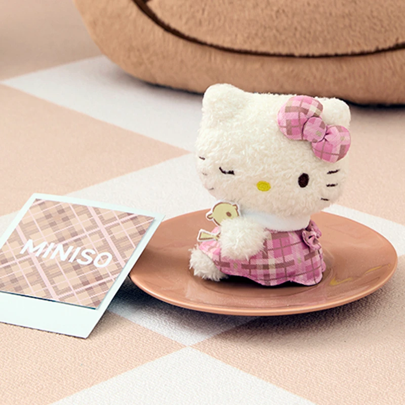 三丽鸥家族复古格纹系列侧姿挂件-Hello Kitty款