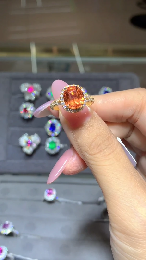 18K金镶嵌戒指石榴石（芬达石）3.52ct