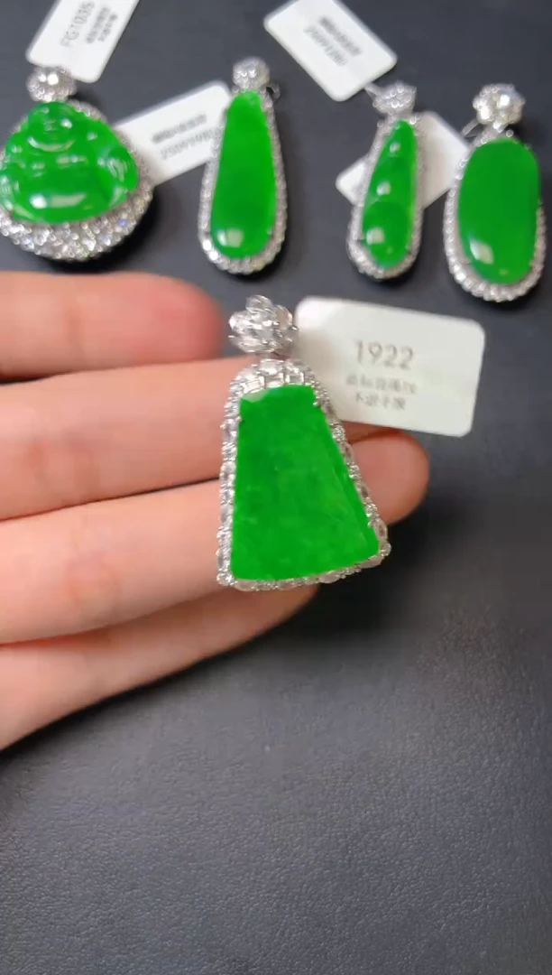 颈饰银S925镶嵌翡翠吊坠