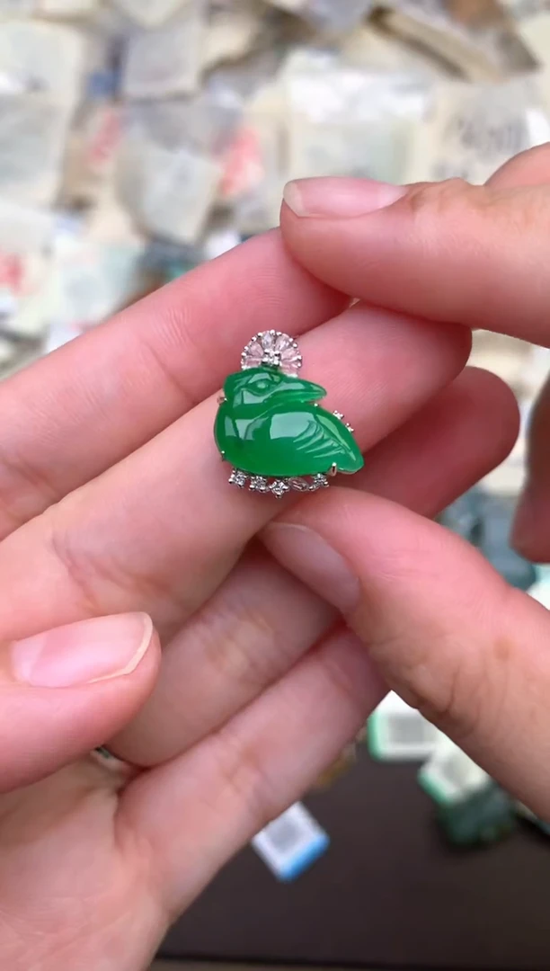 18K金镶嵌挂件翡翠一