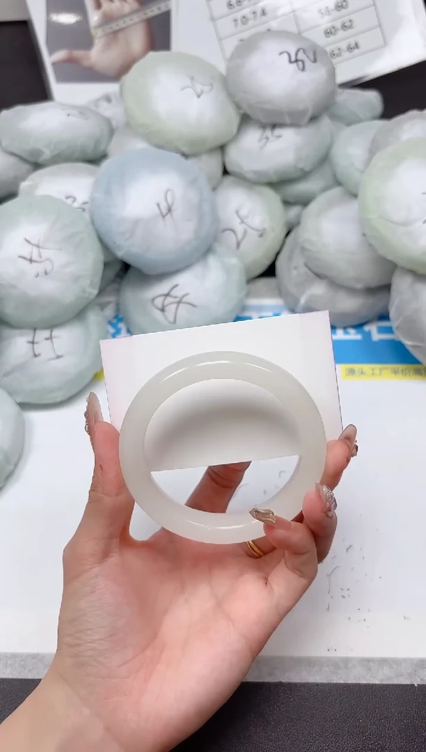 未镶嵌手镯石英质玉251-58.5