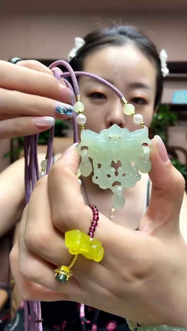 岫玉未镶嵌吊坠多样性发货发其中之一