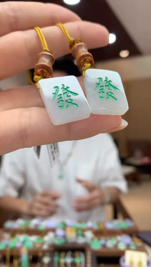 未镶嵌挂件翡翠手机挂 多样性发货1件