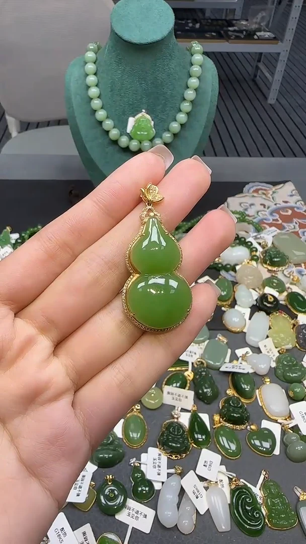 18K金镶嵌和田玉挂件@***?1