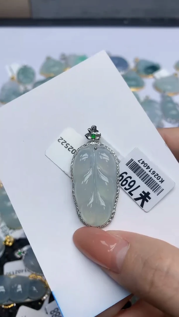 【闪购商品】翡翠挂件18K金镶嵌天然翡翠A货