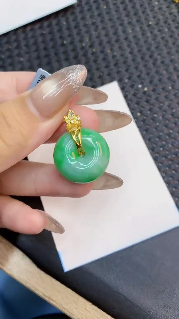 颈饰未镶嵌翡翠1