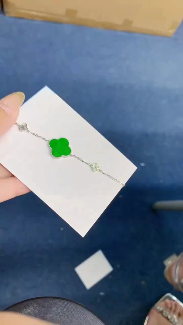 翡翠未镶嵌颈饰           1