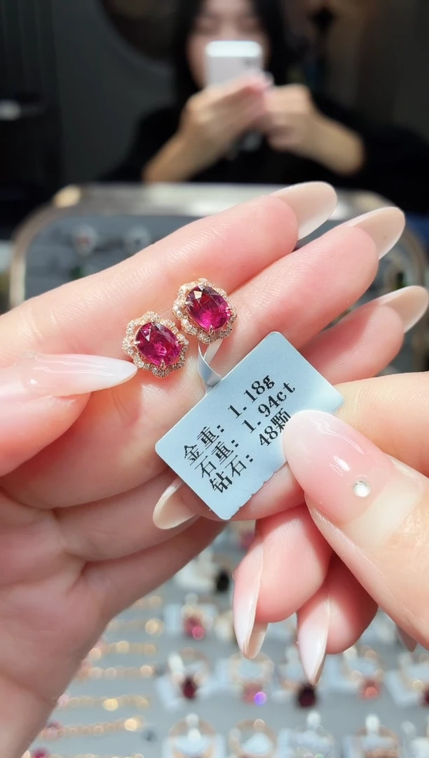 18K金镶嵌耳饰碧玺1.94配钻