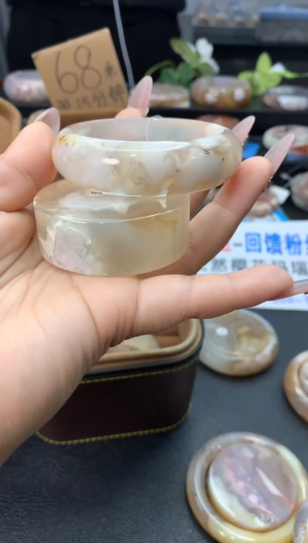 未镶嵌手镯石英质玉（53-54圈口）赠送镯心 无证书