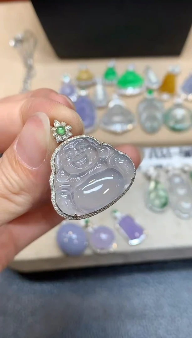 颈饰18K金镶嵌翡翠佛公【无服务费