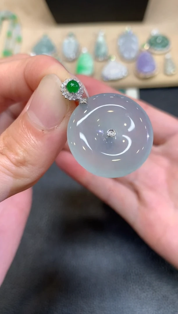 【闪购商品】翡翠颈饰18K金镶嵌平安扣【无服务费】