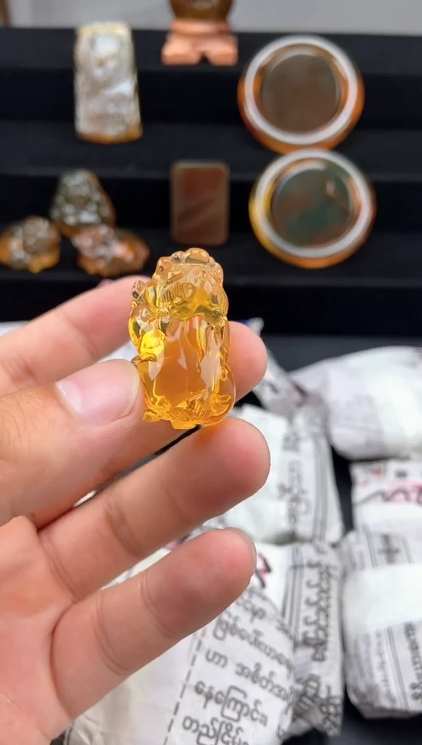 琥珀颈饰未镶嵌蓝珀貔貅吊坠