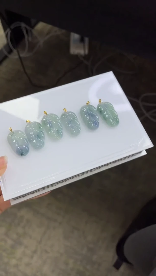 【闪购商品】翡翠颈饰18K金镶嵌X114多样性发一件/配绳子