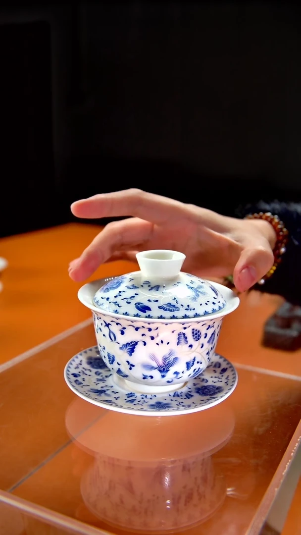 其他陶瓷《言泥陶瓷》新品描银缠枝莲系列三才盖碗