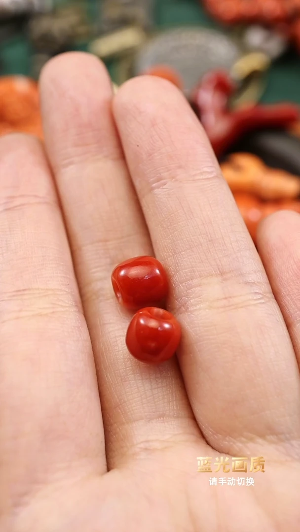 尺寸0.8红珠两颗。。。。