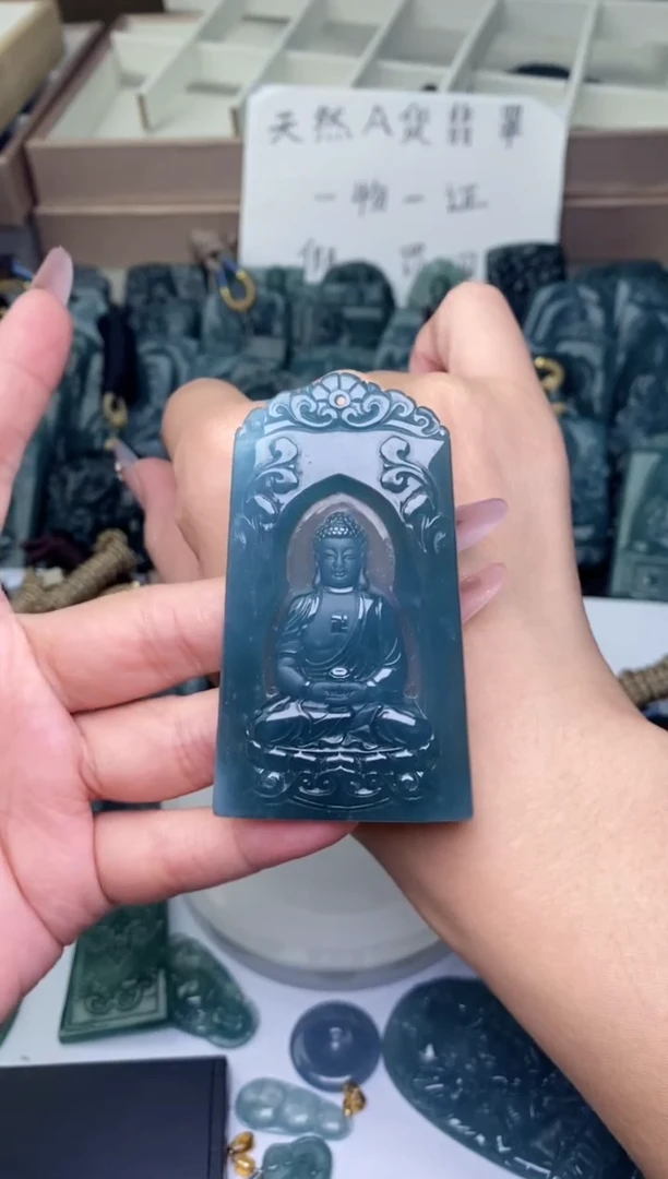 颈饰未镶嵌翡翠