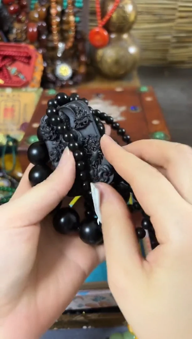 未镶嵌颈饰蜜蜡..................