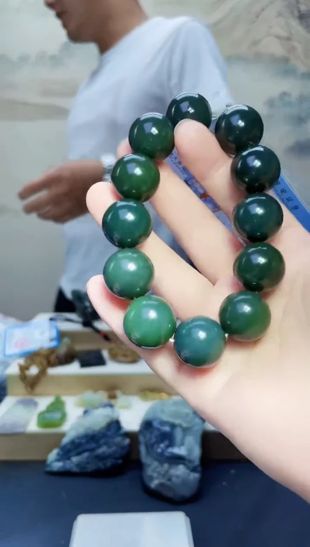 和田玉未镶嵌颈饰1