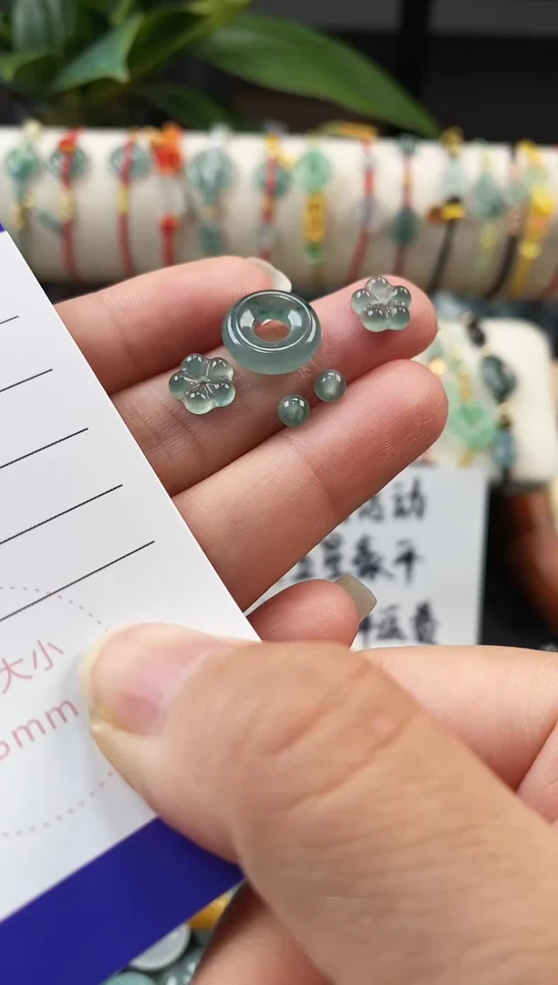 翡翠散珠甜甜圈小花裸石