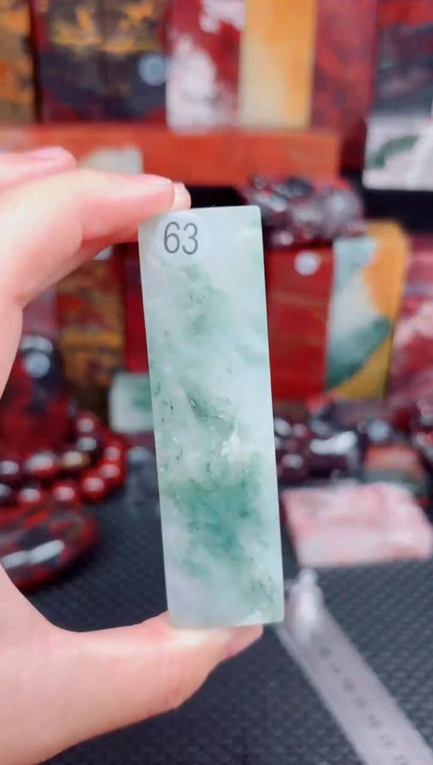 玉今***刻63号桂林鸡血玉印章、摆件