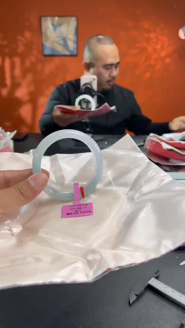 未镶嵌手镯翡翠翡翠手镯