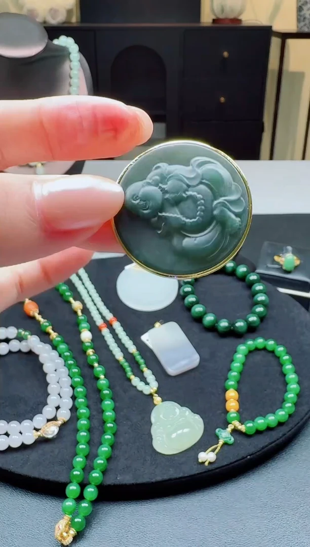 吊坠(不含链)足金镶嵌和田玉（碧玉）和田玉笑脸佛公