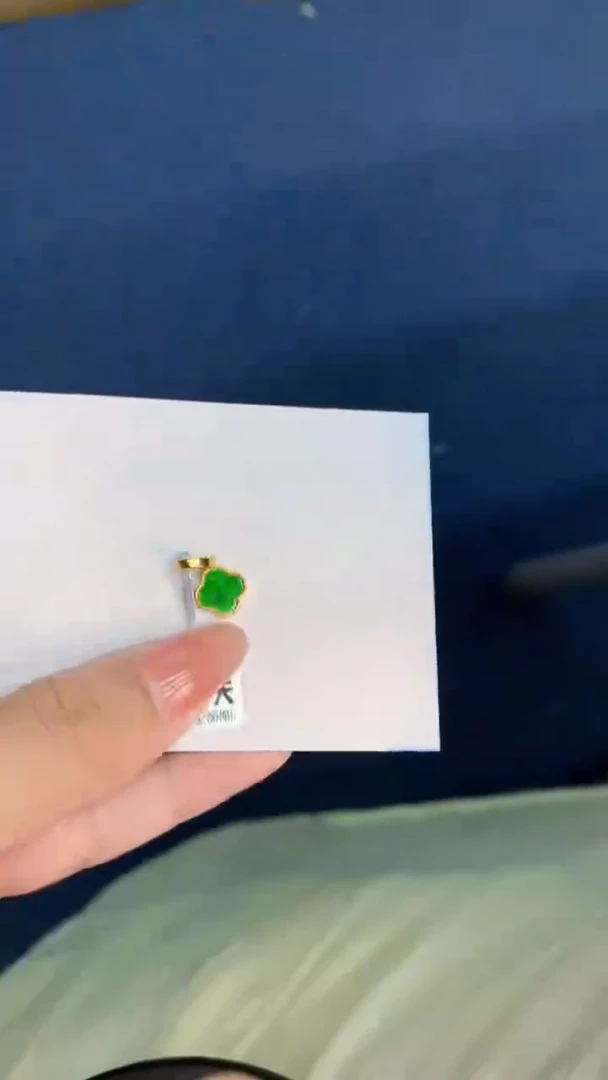 翡翠未镶嵌颈饰           1