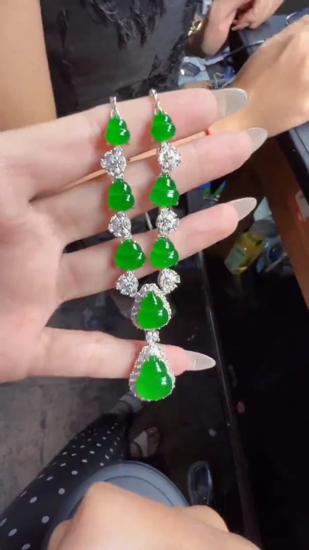 未镶嵌定制翡翠翡翠A货有轻微色差属于正常现象，项链多样性发货1