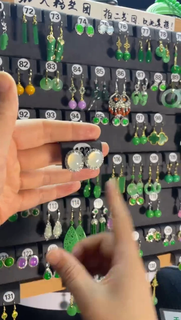 【闪购商品】翡翠耳饰银S925镶嵌133...