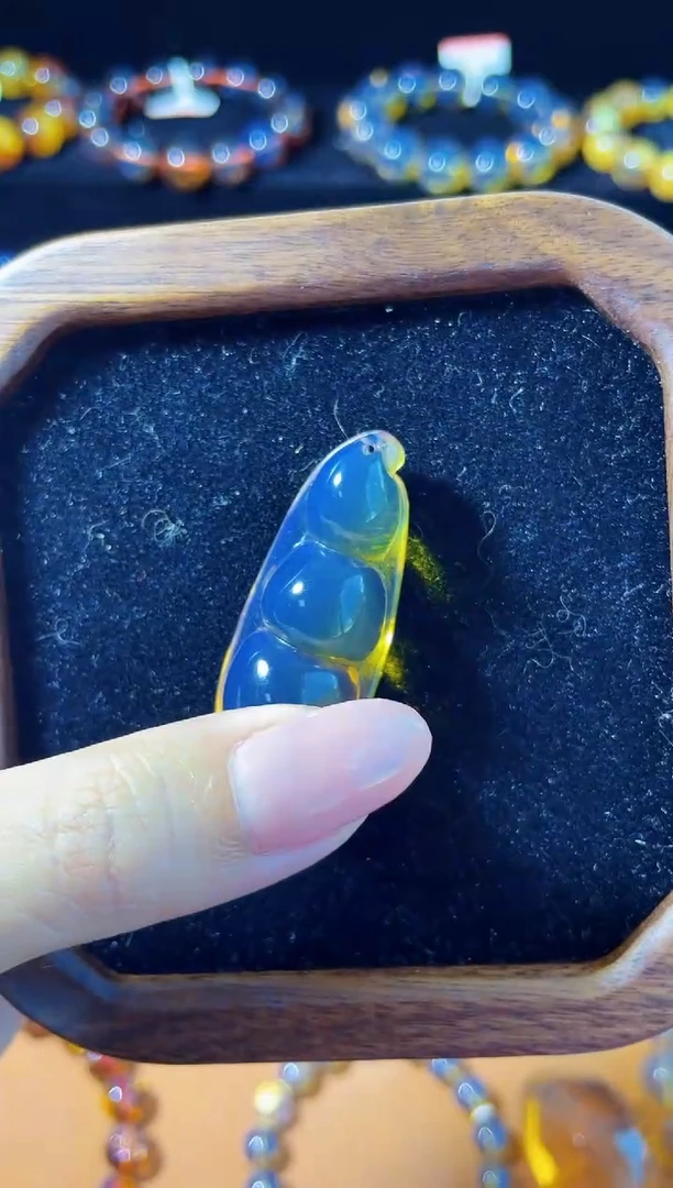 蓝珀未镶嵌珠宝奇石豆子