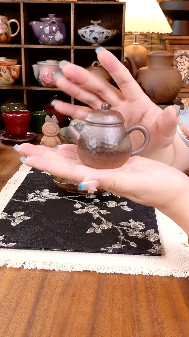 清水粗陶锤纹小龙蛋壶