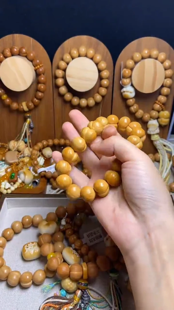 手串猴头核桃?****?全品聚宝盆猫爪爱心（晶）白跑环隔片手串
