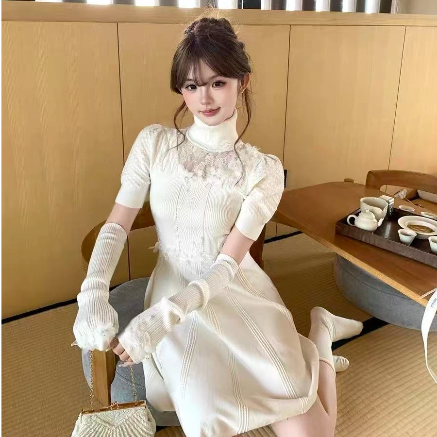 2025秋冬季新款法式气质精致高级感设计感蕾丝拼接显瘦收腰连衣裙