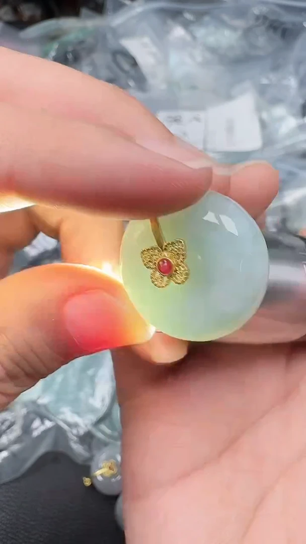 翡翠未镶嵌颈饰019