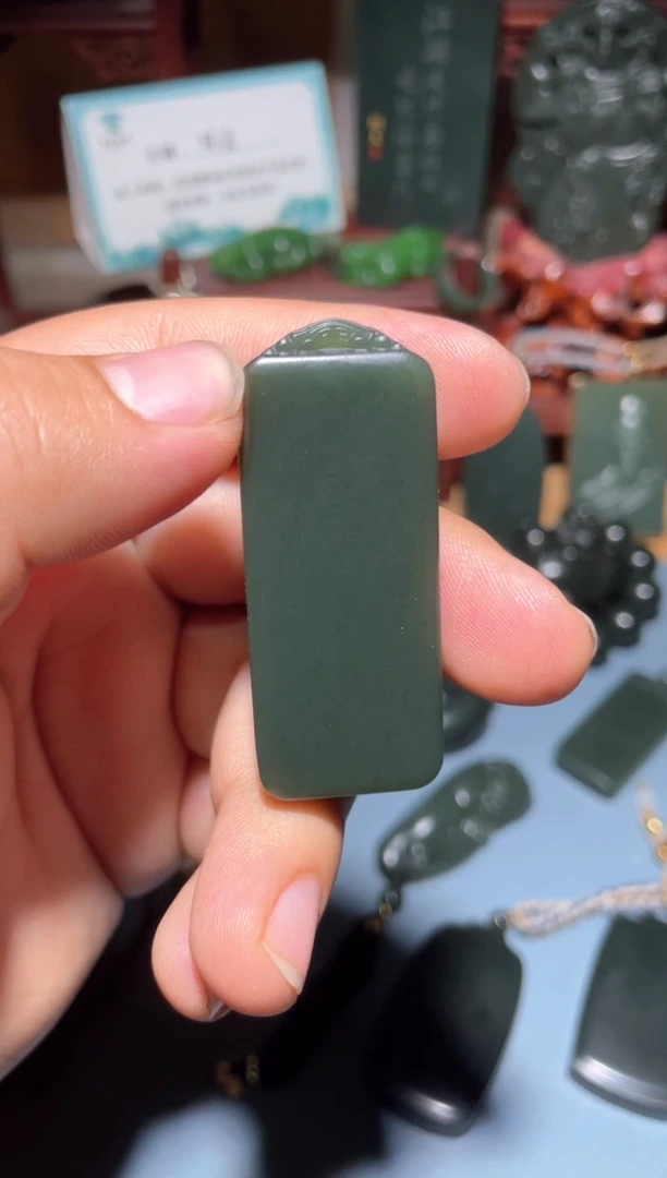 颈饰未镶嵌和田玉（青玉）1