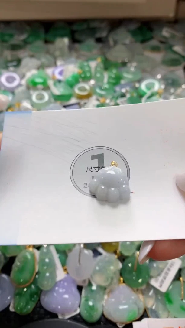 颈饰18K金镶嵌翡翠1111111111111111