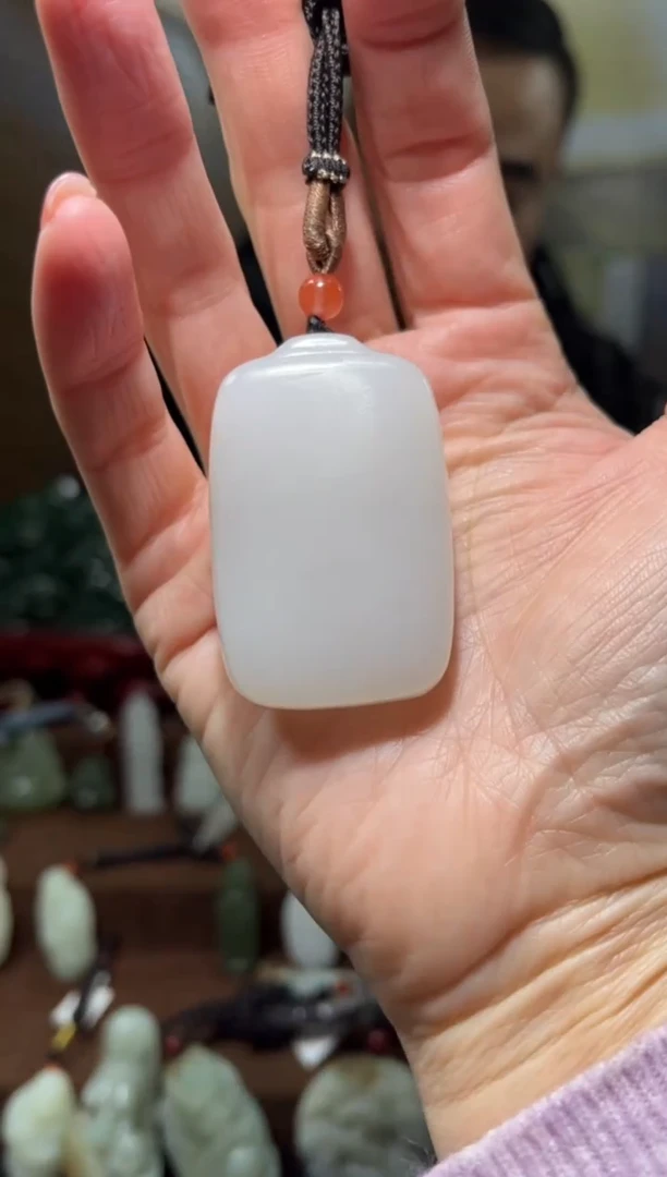 颈饰未镶嵌和田玉.