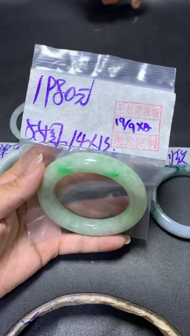 未镶嵌定制翡翠多人+手镯55圆#1980元  毛货需抛光