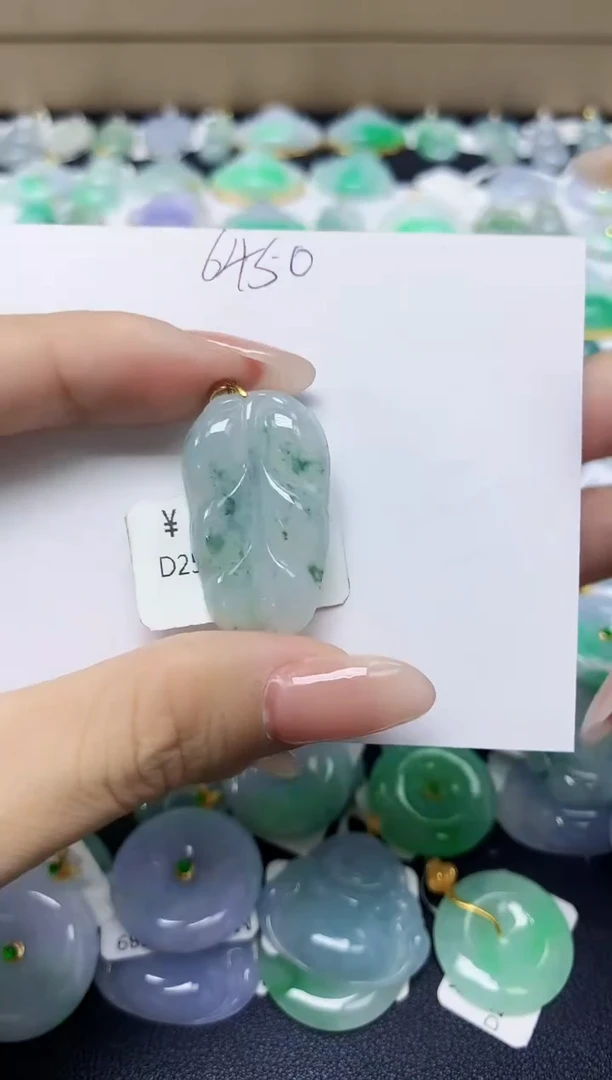 翡翠18K金镶嵌颈饰 天然缅甸翡翠A货