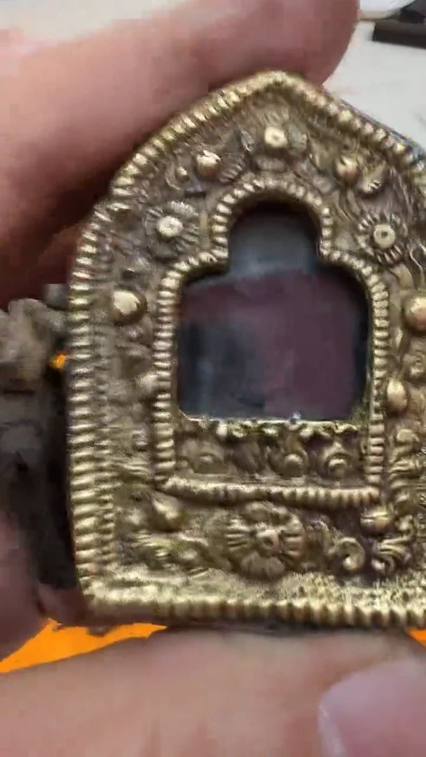 10.6 yxs铜摆件（）