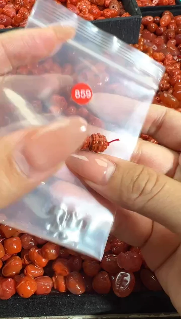 南红玛瑙未镶嵌颈饰1