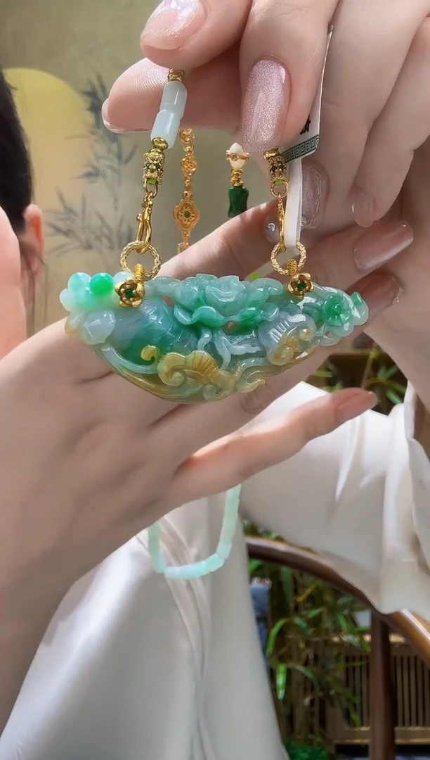 翡翠未镶嵌颈饰吊坠